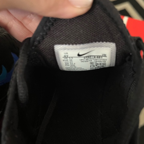 Nike Air Max 270 Black Shoes - Picture 3 of 4